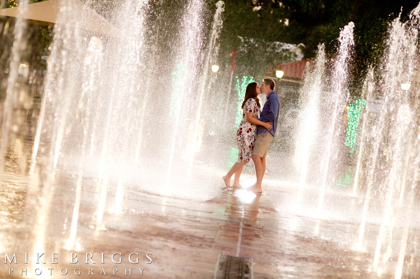 engagement-photos-in-a-fountain