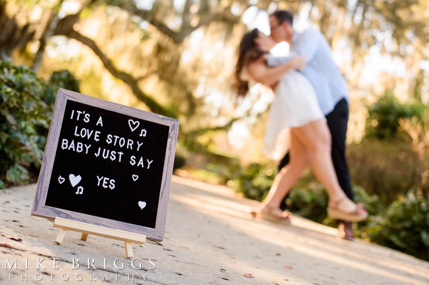 engagement-photos-with-a-special-message-or-sign