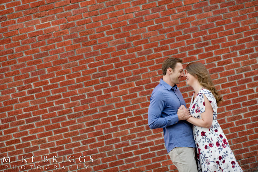 engagement-photos-with-fun-wall