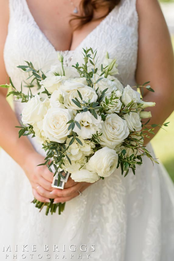 meaning-of-white-rose-boquets