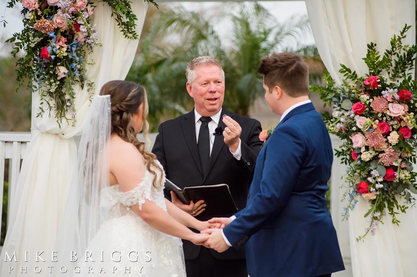 outline of wedding ceremony for officiant